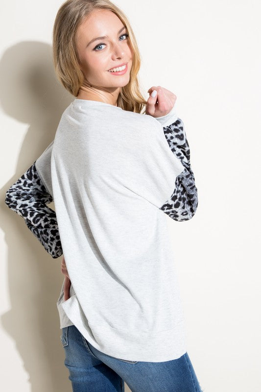 ANIMAL MIXED VOLUME SLEEVE TOP