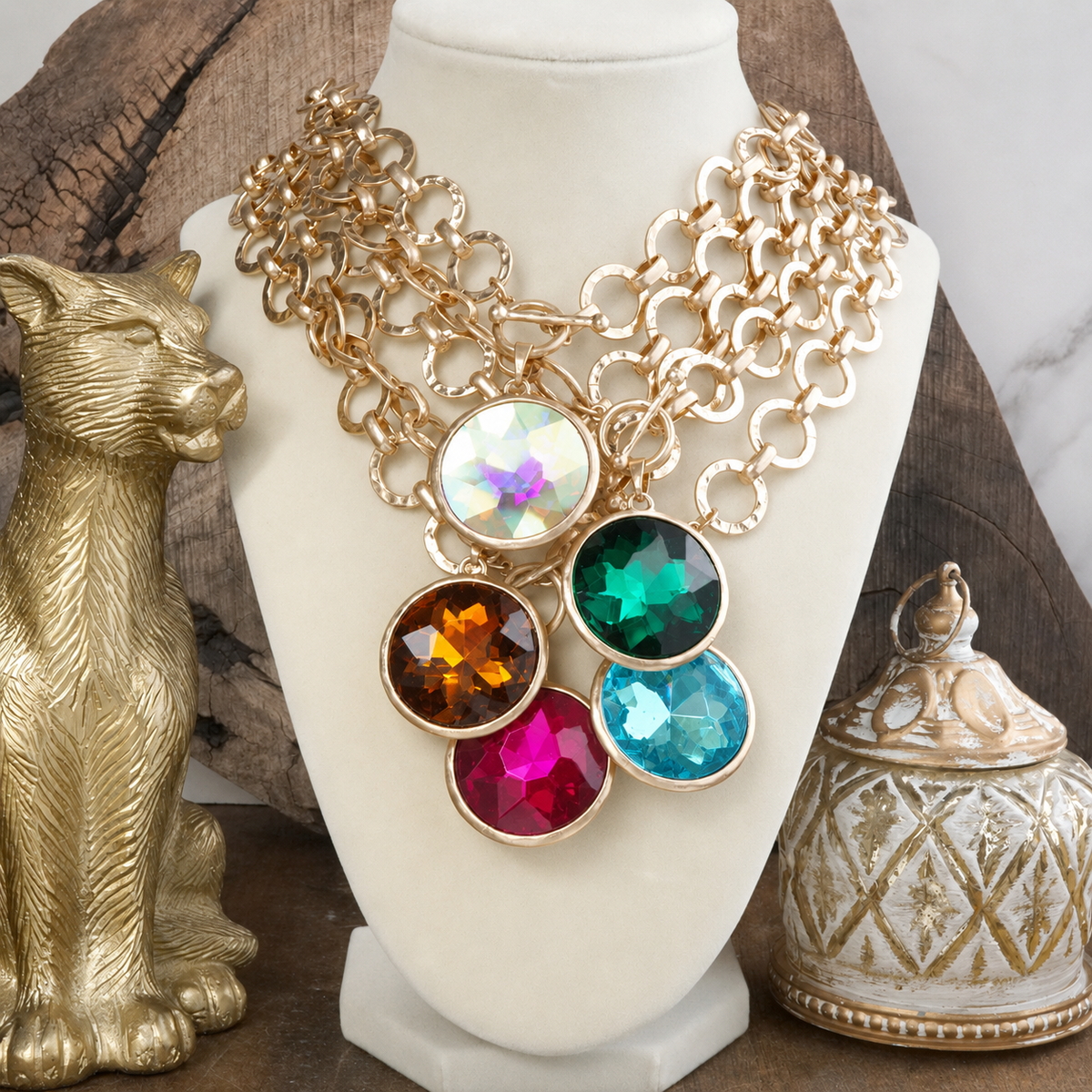 Gilded Radiance – Chunky Ring Chain Necklace with Sparkly Crystal