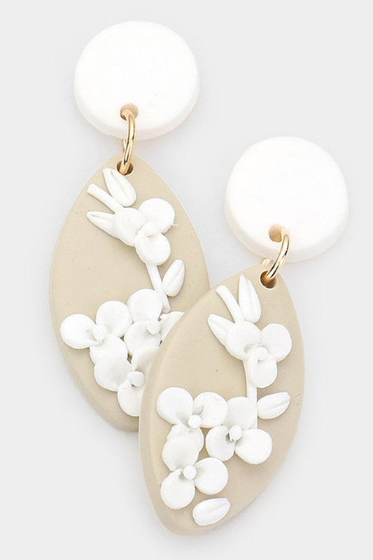 Aretes colgantes de arcilla polimérica de marquesa floral