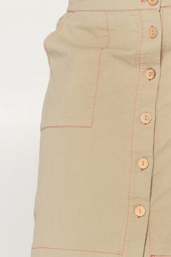 Minifalda con botones al frente y bolsillo al frente